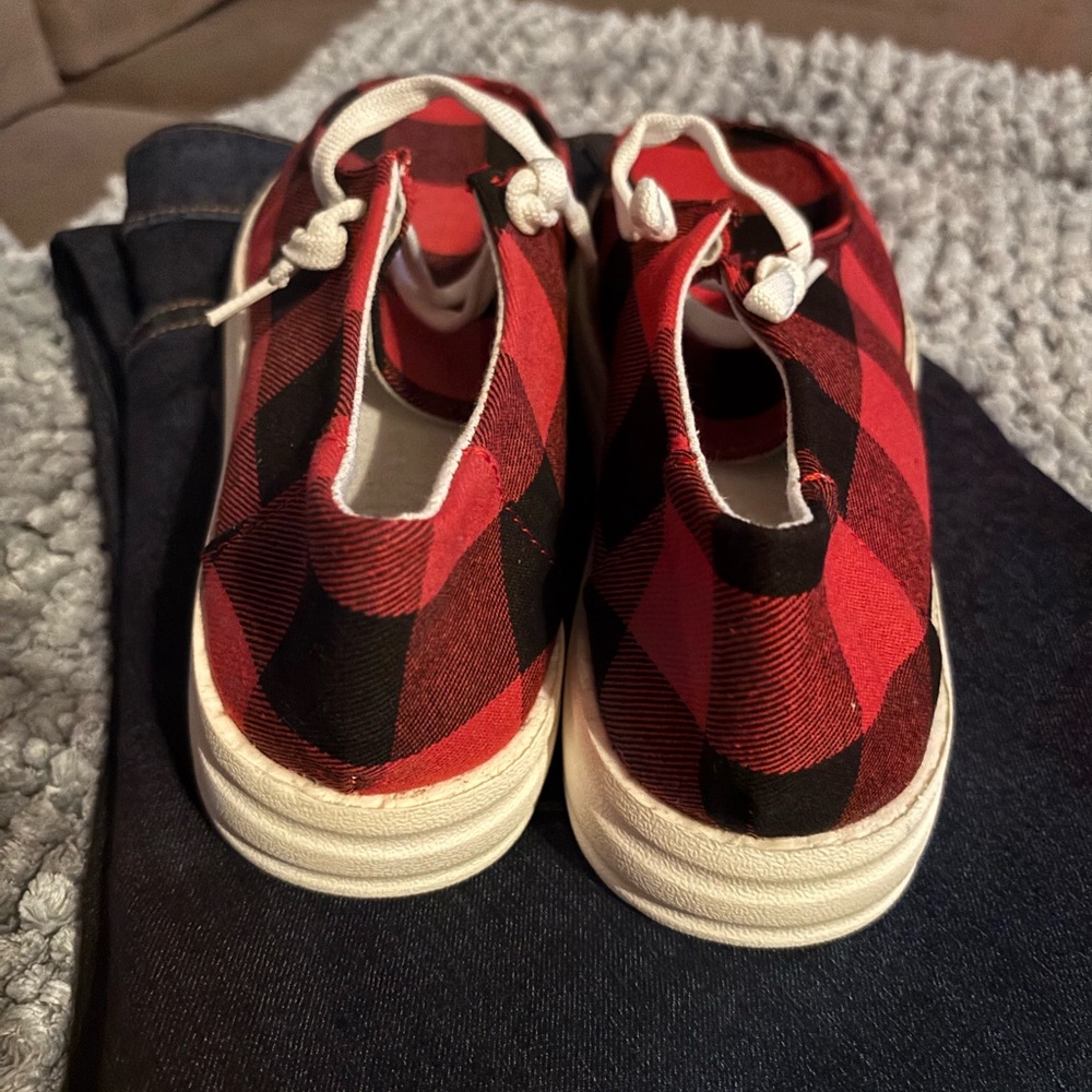 Plaid Red and Black Women's Shoes - Picture 3 of 4